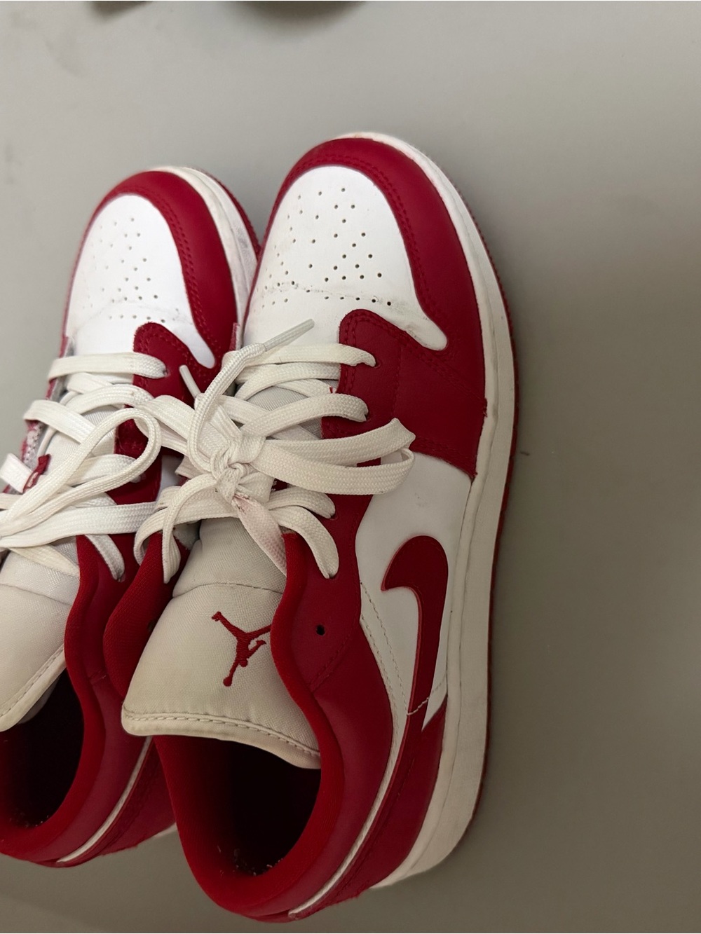 Nike Kids White and Red Low-Top Sneakers